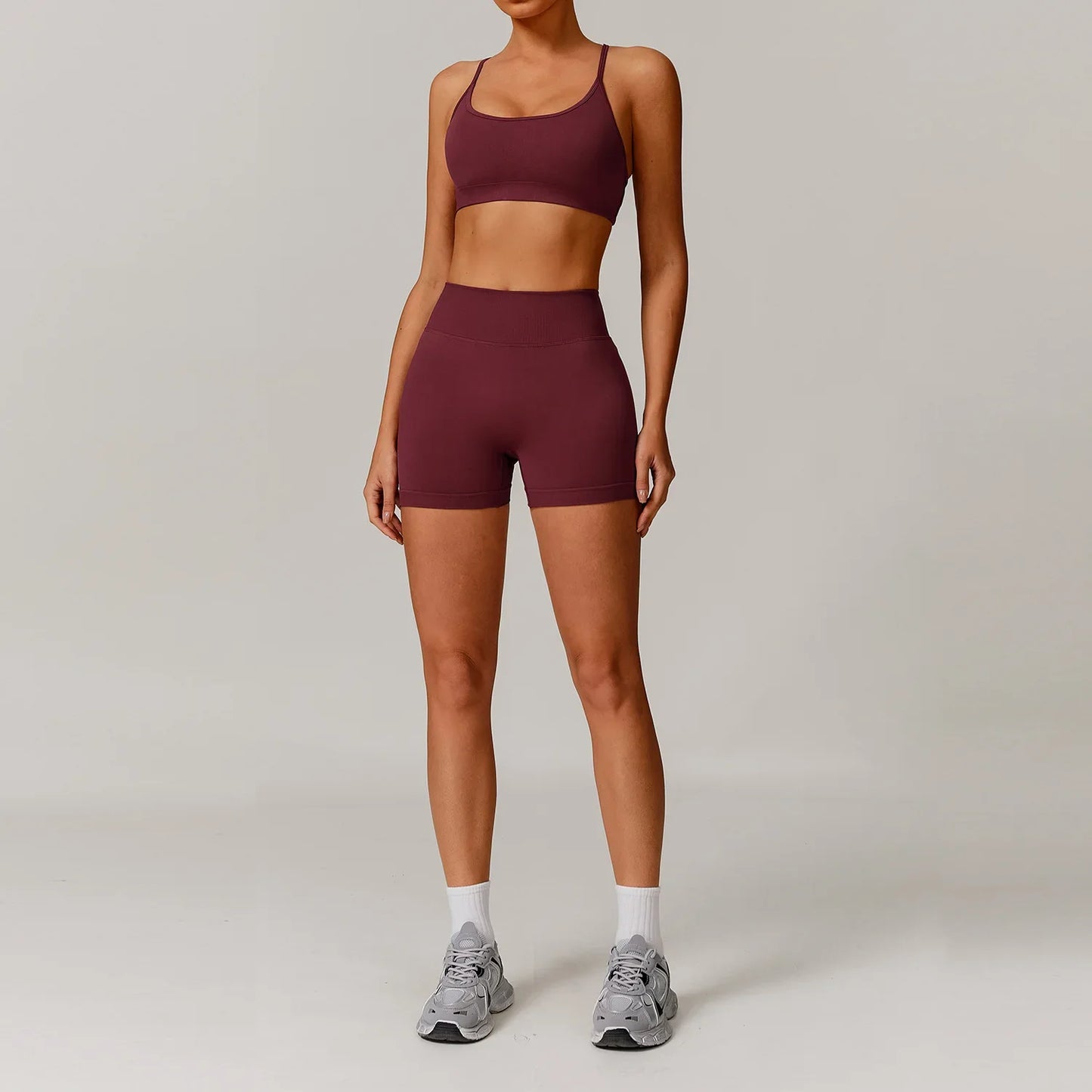 Conjunto Feminino de Treino 2 ou 3 Peças em Poliéster e Elastano – Eva