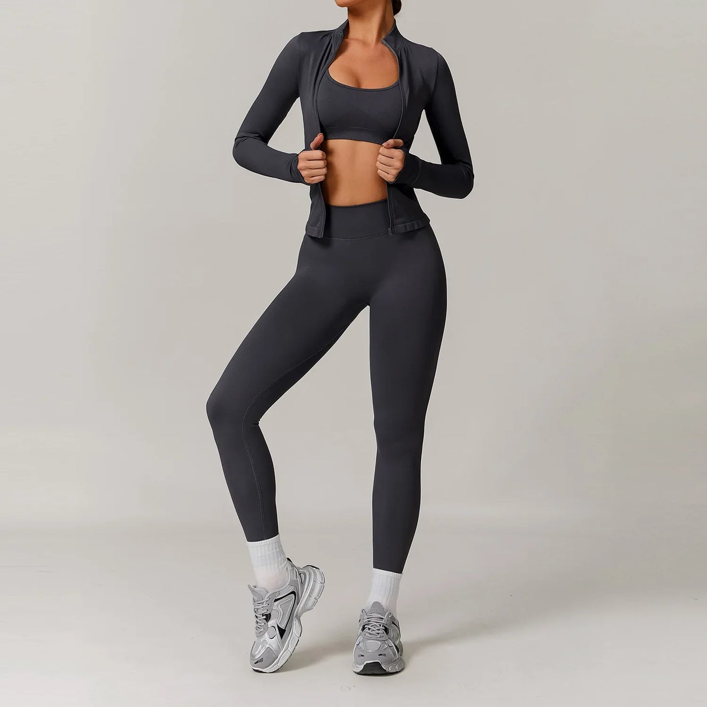 Conjunto Feminino de Treino 2 ou 3 Peças em Poliéster e Elastano – Eva